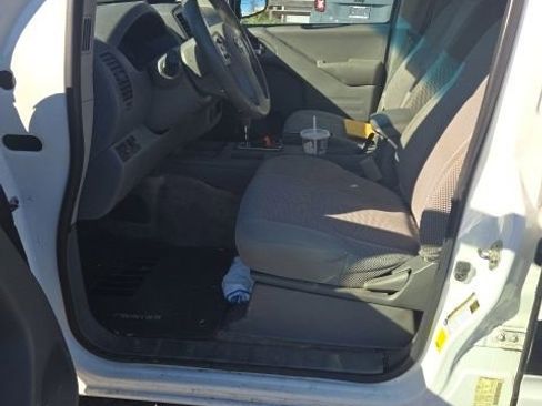 Used 2017 Nissan Frontier SV image 12