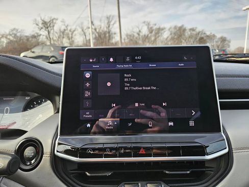 Used 2022 Jeep Compass Limited image 14