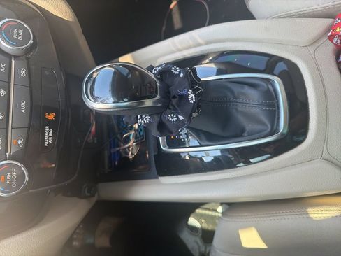 Used 2017 Nissan Rogue SV w/ SV Premium Package FWD image 5