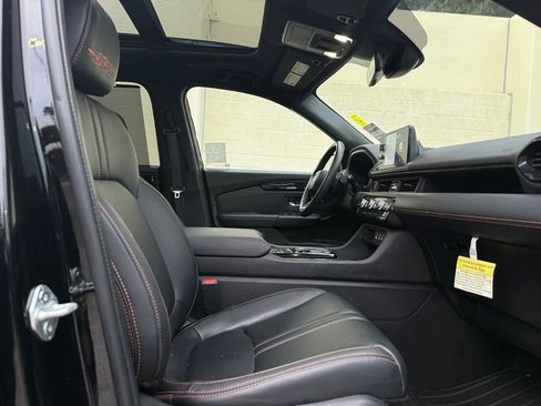 Used 2025 Honda Pilot TrailSport image 16