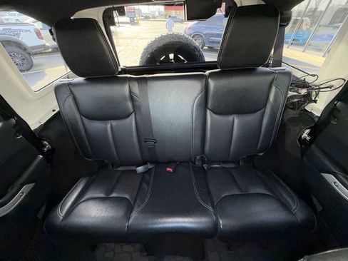 Used 2017 Jeep Wrangler Unlimited Rubicon image 26