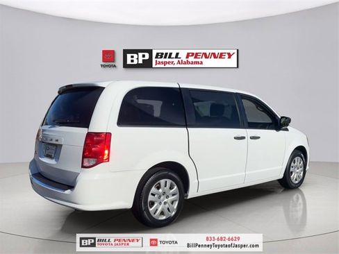 Used 2020 Dodge Grand Caravan SE image 5