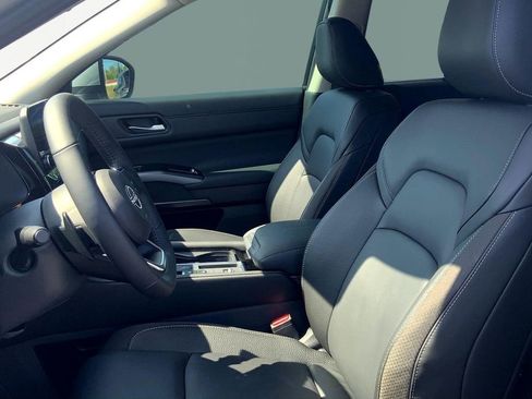 New 2025 Nissan Pathfinder SL image 11