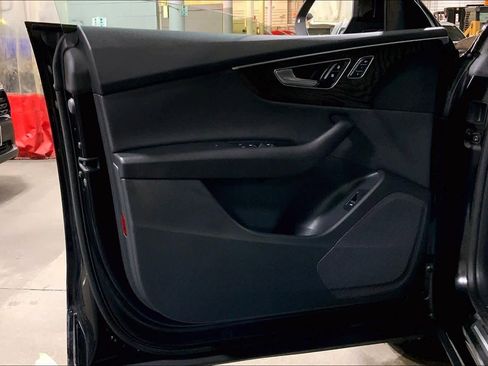 Used 2021 Audi Q8 Premium w/ Black Optic Package image 21