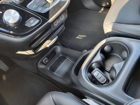 Used 2025 Chrysler Pacifica Select FWD image 20