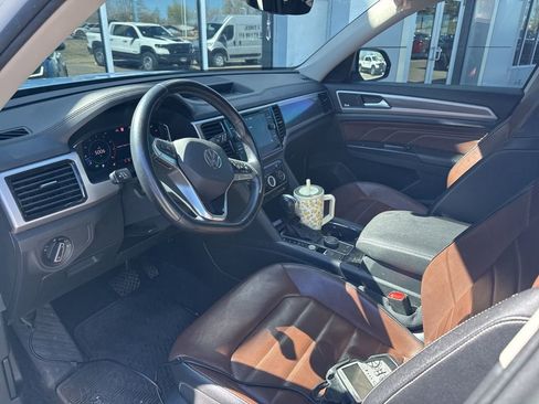 Used 2021 Volkswagen Atlas SEL Premium image 11
