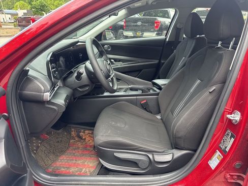 Used 2024 Hyundai Elantra SEL image 17
