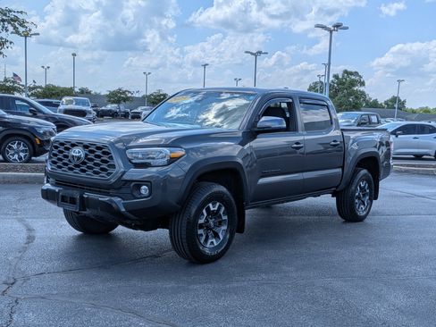 Certified 2023 Toyota Tacoma TRD Off-Road w/ Black Out Package (TMS) AWD/4WD image 4