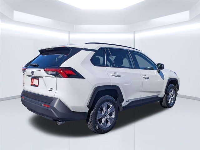 Used 2025 Toyota RAV4 LE AWD/4WD image 5