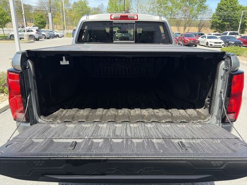 Used 2024 Chevrolet Colorado ZR2 w/ ZR2 Convenience Package III AWD/4WD image 38