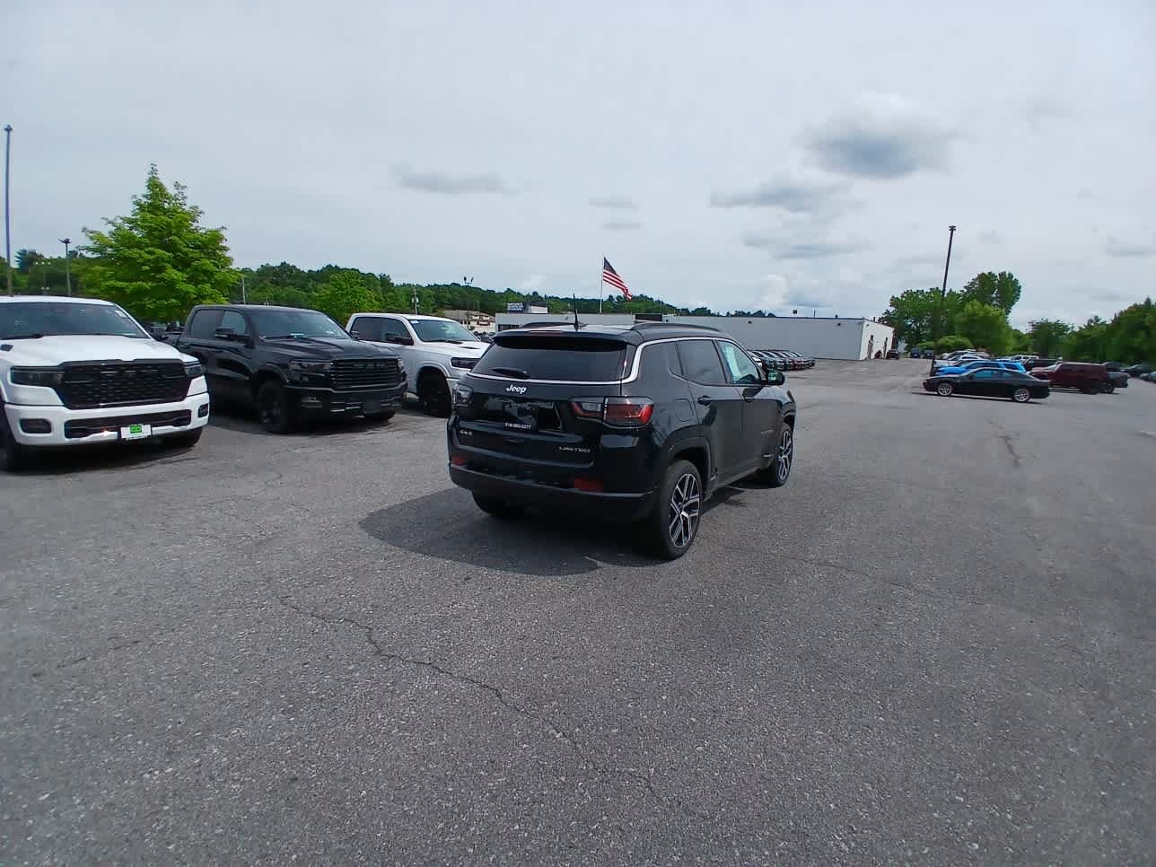 New 2025 Jeep Compass Limited w/ Elite Group AWD/4WD image 4