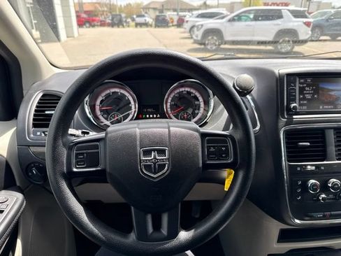 Used 2020 Dodge Grand Caravan SE FWD image 17