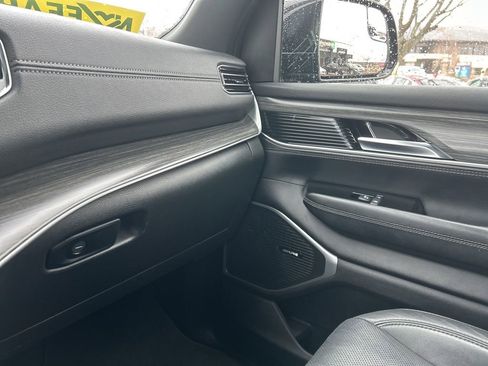 Used 2023 Jeep Wagoneer L Series II image 25