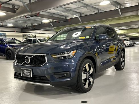 Used 2022 Volvo XC40 T5 Momentum AWD/4WD image 5