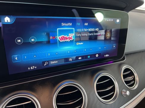 Certified 2022 Mercedes-Benz E 350 4MATIC Sedan image 8