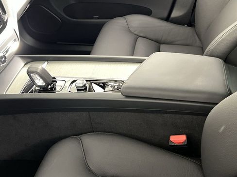 Certified 2025 Volvo XC60 B5 Plus image 22