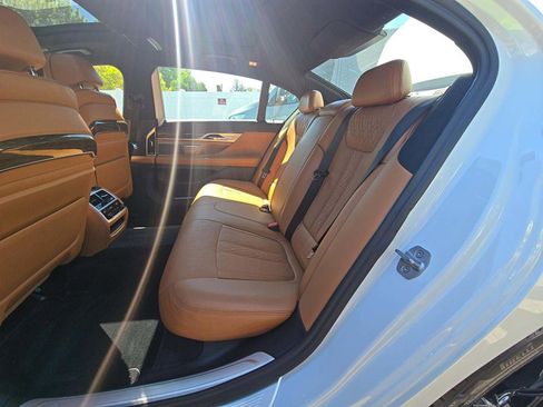 Used 2019 BMW 750i w/ Executive Package RWD image 5