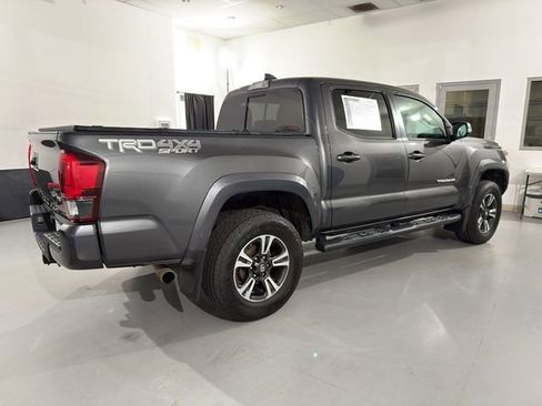 Used 2019 Toyota Tacoma TRD Sport AWD/4WD image 13