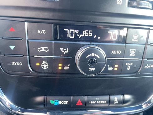 Used 2018 Dodge Grand Caravan GT image 11