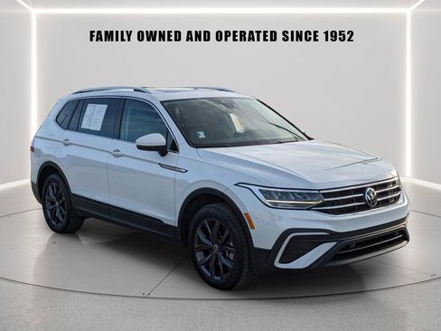 Certified 2023 Volkswagen Tiguan SE w/ Panoramic Sunroof Package image 6