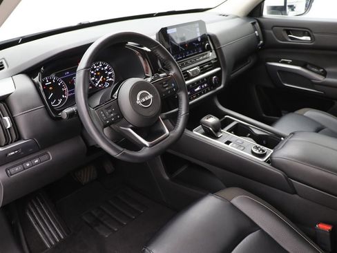 Used 2024 Nissan Pathfinder SL image 14