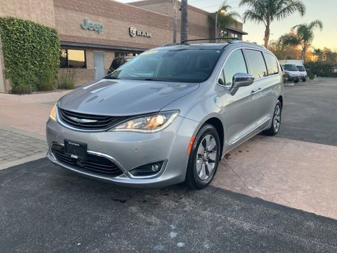 Used 2018 Chrysler Pacifica Limited w/ Advanced Safetytec Group image 6