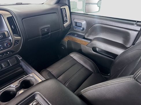 Used 2019 GMC Sierra 2500 Denali w/ Duramax Plus Package AWD/4WD image 25