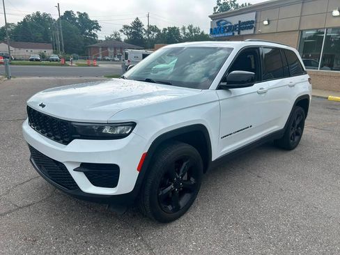 Used 2023 Jeep Grand Cherokee Altitude AWD/4WD image 1