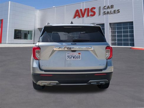 Used 2023 Ford Explorer XLT w/ Equipment Group 202A image 7