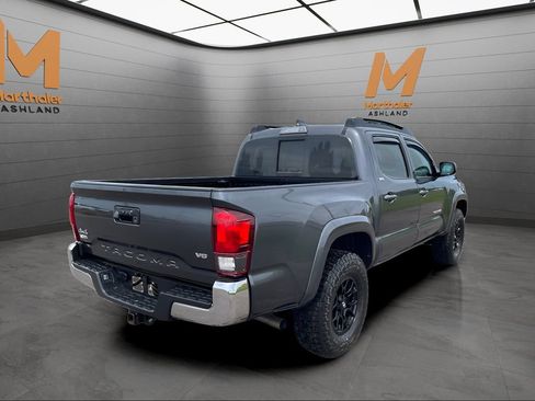 Used 2021 Toyota Tacoma SR5 AWD/4WD image 5