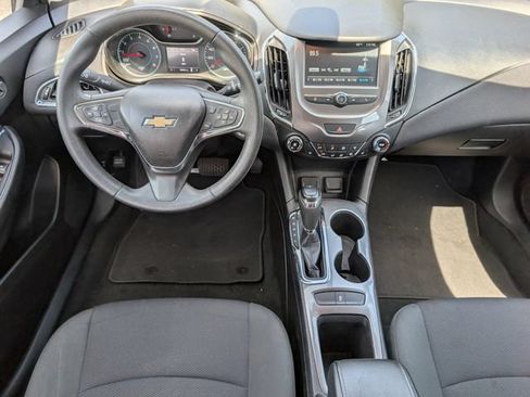 Used 2017 Chevrolet Cruze LT w/ Convenience Package FWD image 6