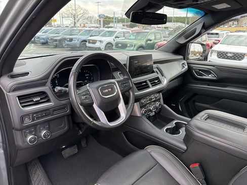 Used 2023 GMC Yukon XL SLT image 8