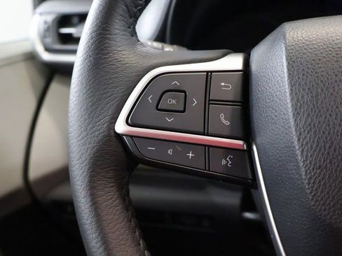 Used 2023 Toyota Sienna XLE image 19