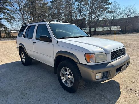 Used 2000 Nissan Pathfinder XE image 4