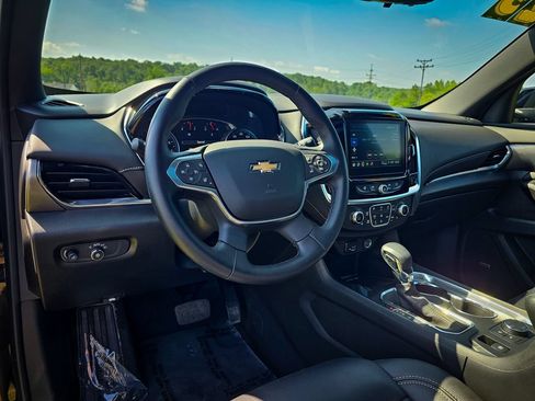 Used 2023 Chevrolet Traverse LT w/ LT Premium Package AWD/4WD image 15