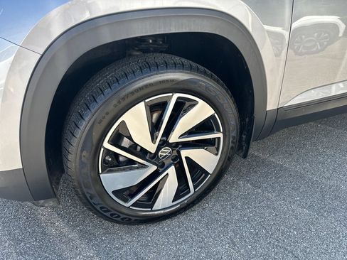 Used 2024 Volkswagen Atlas SE w/ Panoramic Sunroof Package AWD/4WD image 7
