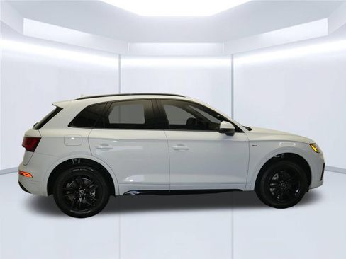 Certified 2023 Audi Q5 2.0T Premium w/ Convenience Package AWD/4WD image 10