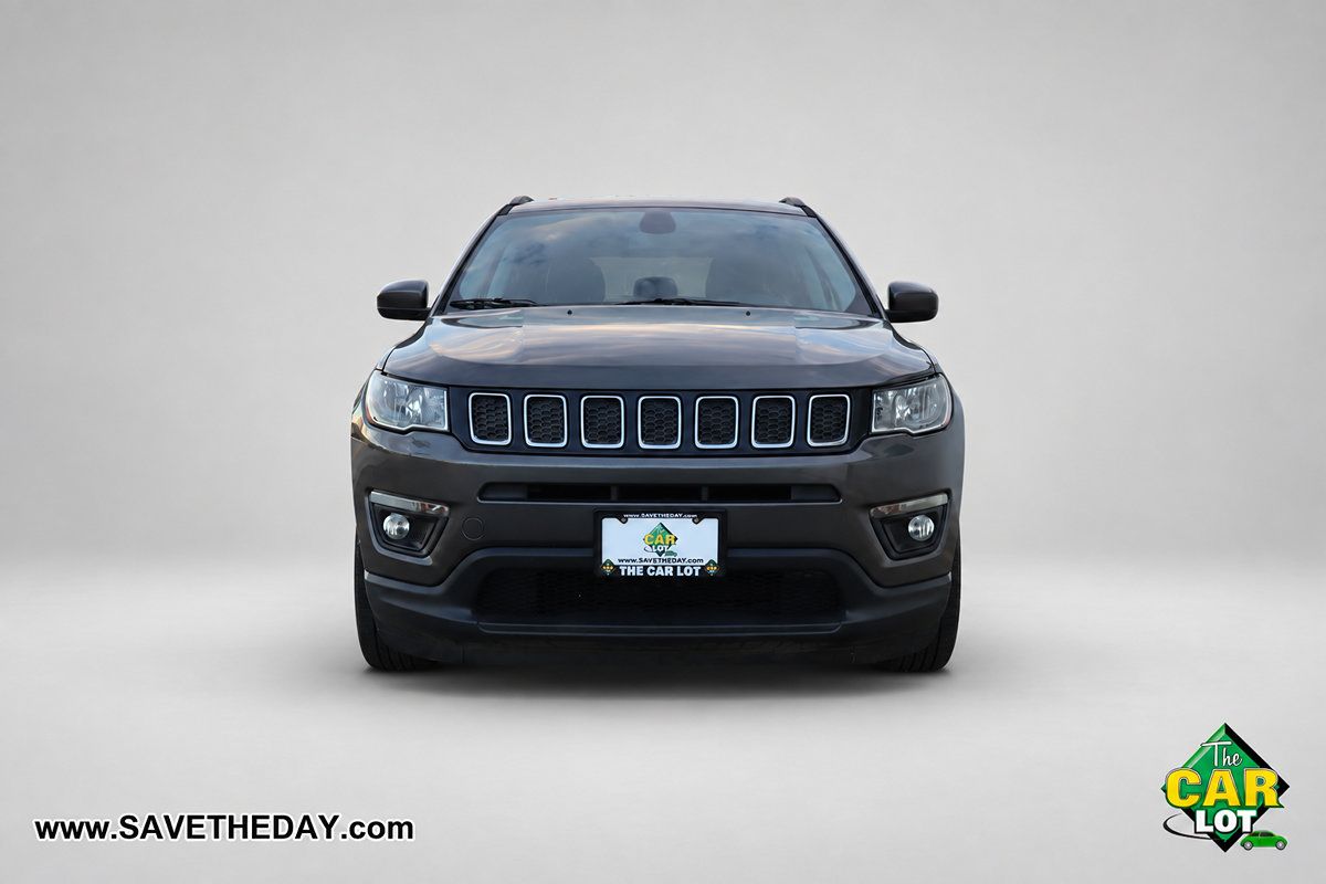 Used 2018 Jeep Compass Latitude FWD image 11