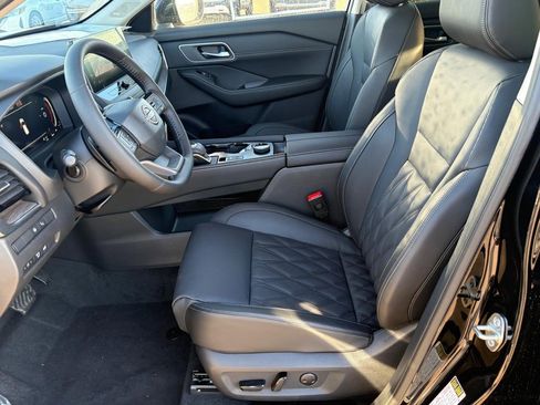 New 2026 Nissan Rogue Platinum image 18