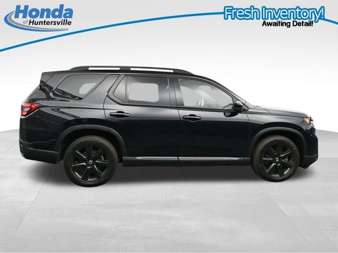 Used 2025 Honda Pilot Black Edition image 9