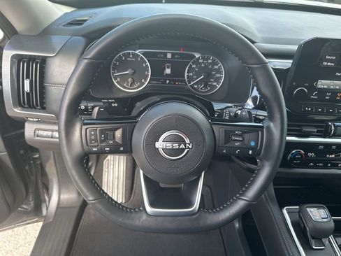Used 2025 Nissan Pathfinder SL AWD/4WD image 14