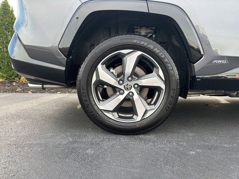 Certified 2025 Toyota RAV4 SE image 40