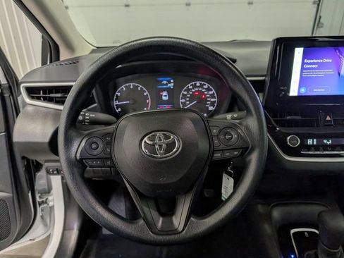 Used 2025 Toyota Corolla LE image 16