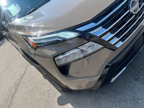 Used 2024 Nissan Rogue Platinum FWD image 35