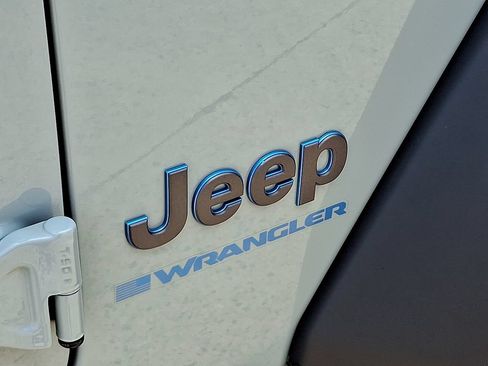 Used 2024 Jeep Wrangler Unlimited AWD/4WD image 29