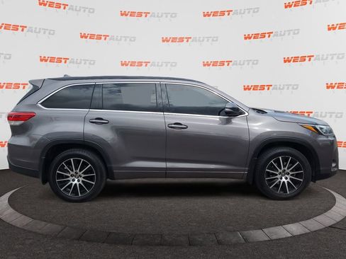 Used 2018 Toyota Highlander SE AWD/4WD image 6