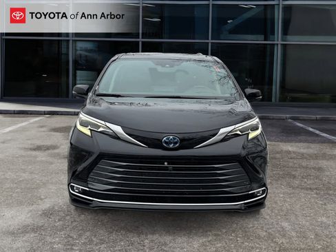 Used 2023 Toyota Sienna Platinum image 14