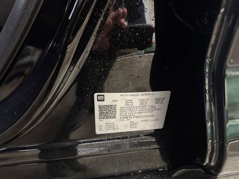 Used 2025 Chevrolet Traverse RS image 31