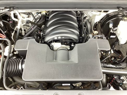 Used 2015 Chevrolet Suburban LT AWD/4WD image 35