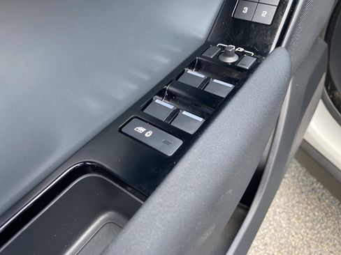 Used 2025 Land Rover Range Rover Velar S AWD/4WD image 22